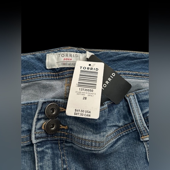 ⭐️NWT⭐️Torrid Flared Leg Blue Medium Wash Denim Jeans Womens Plus Size 28R - Picture 4 of 9
